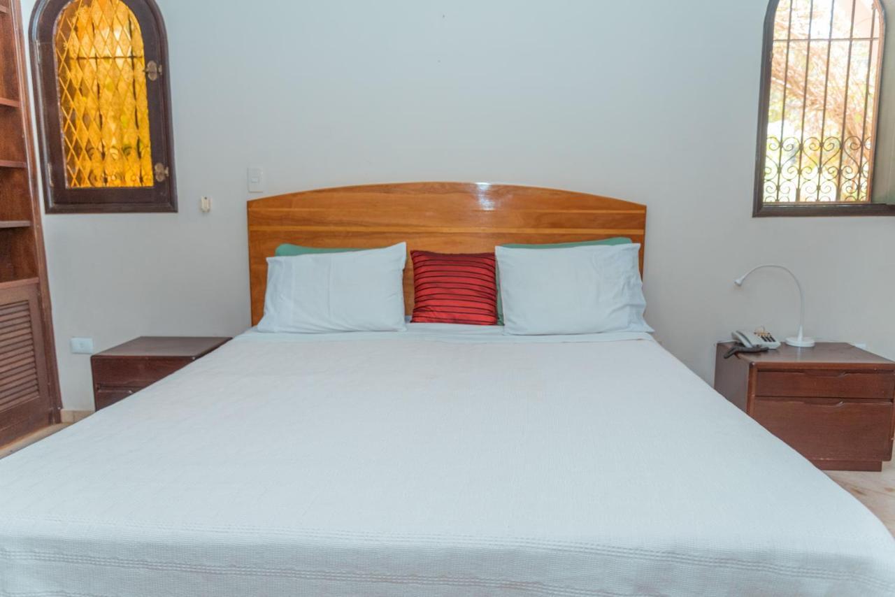 Casa Blanca Hotel Сиудад дел Есте Екстериор снимка